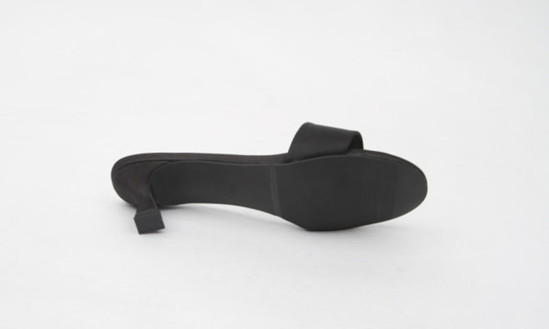Satin mule