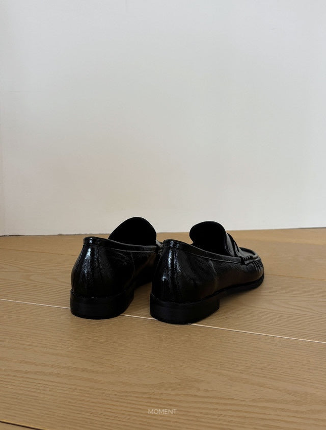 Glossy penny loafer