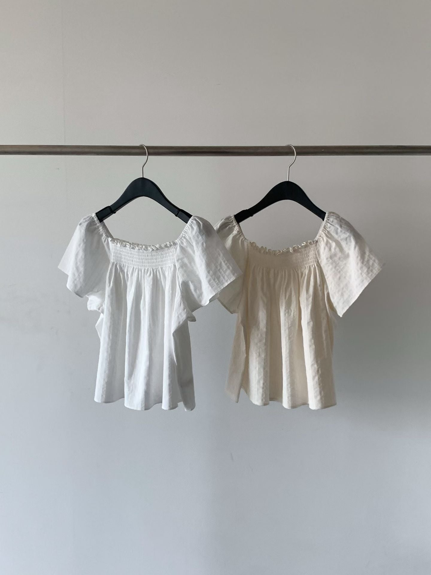 Shell shrring blouse