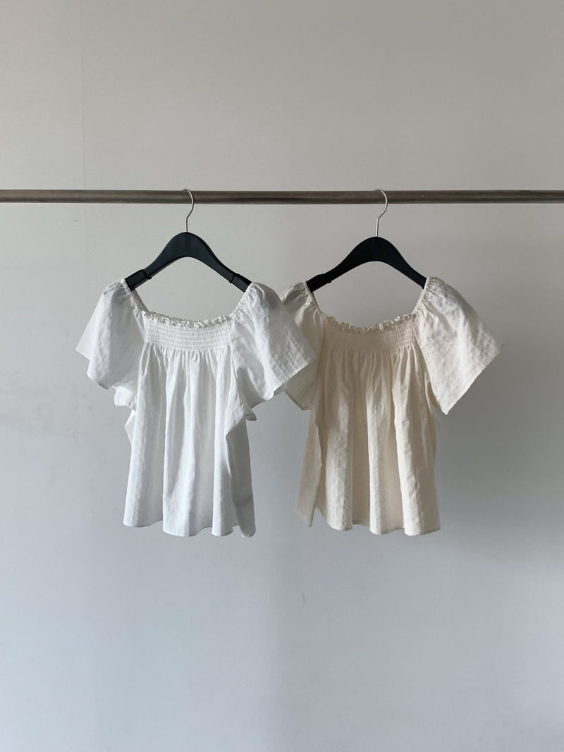 Shell shrring blouse