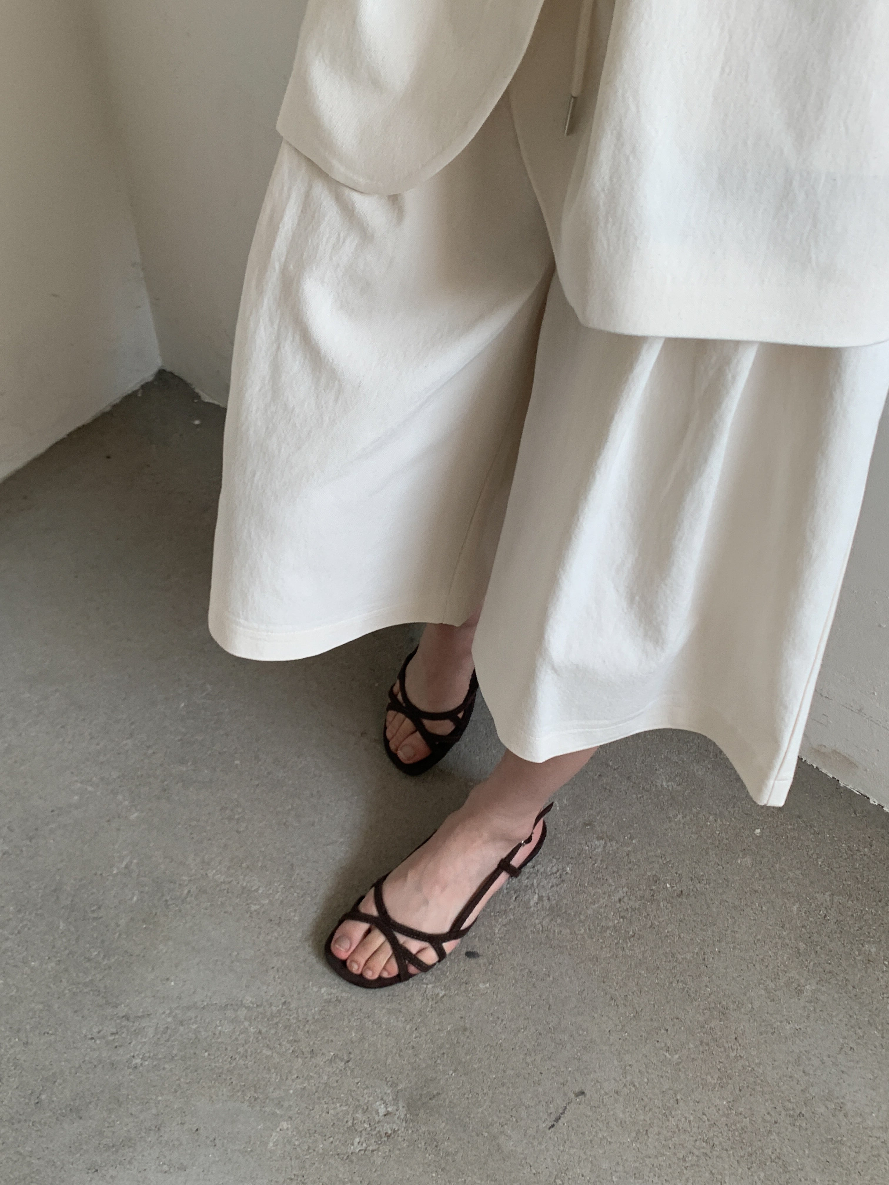 Nuance velvet line sandal