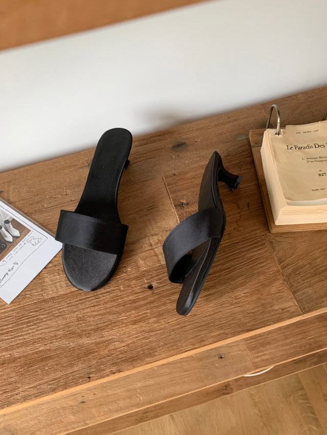 Satin mule