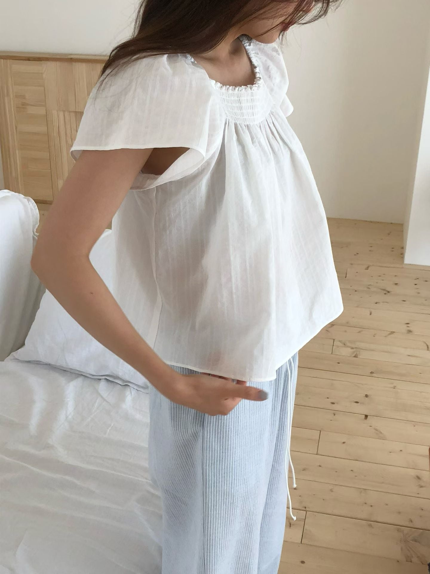 Shell shrring blouse