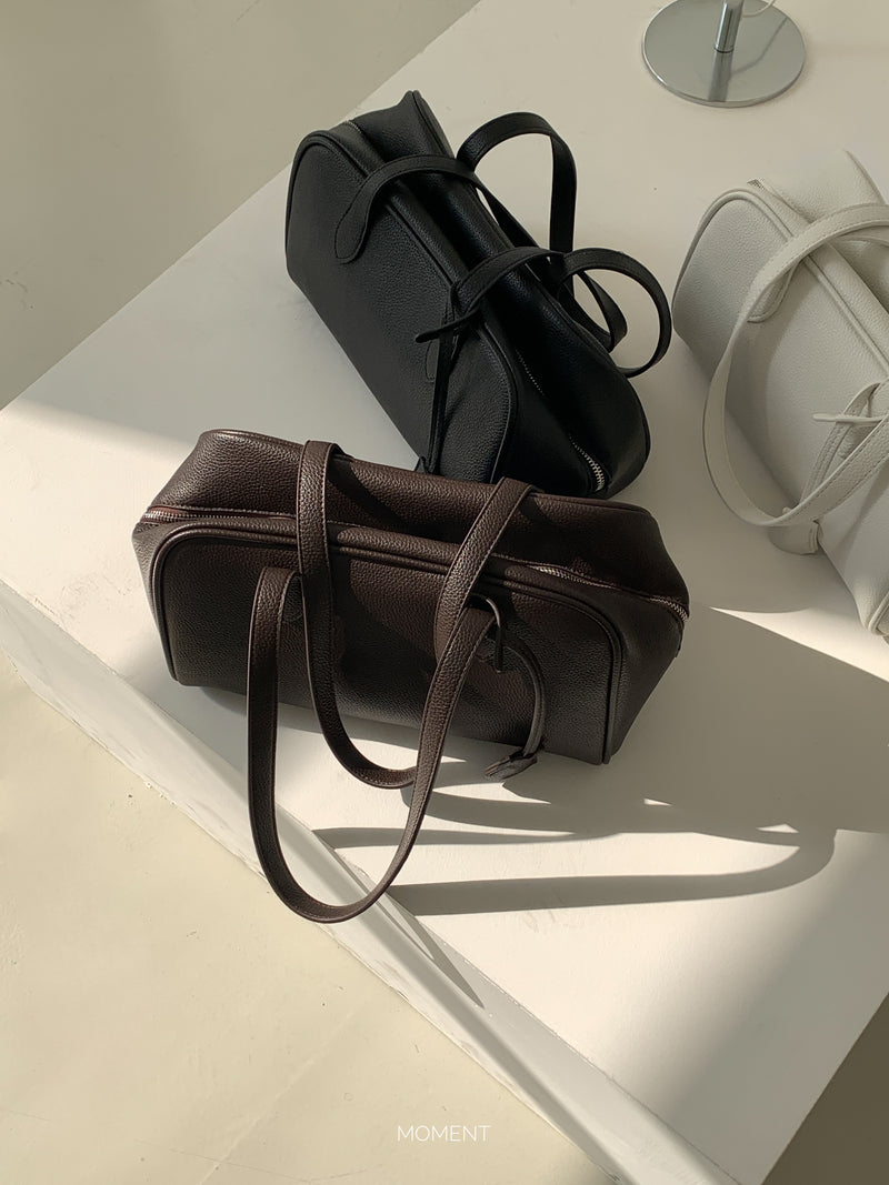 Bow shoulder bag