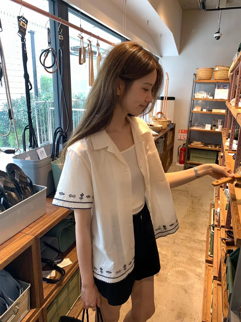 Embroidery border shirt
