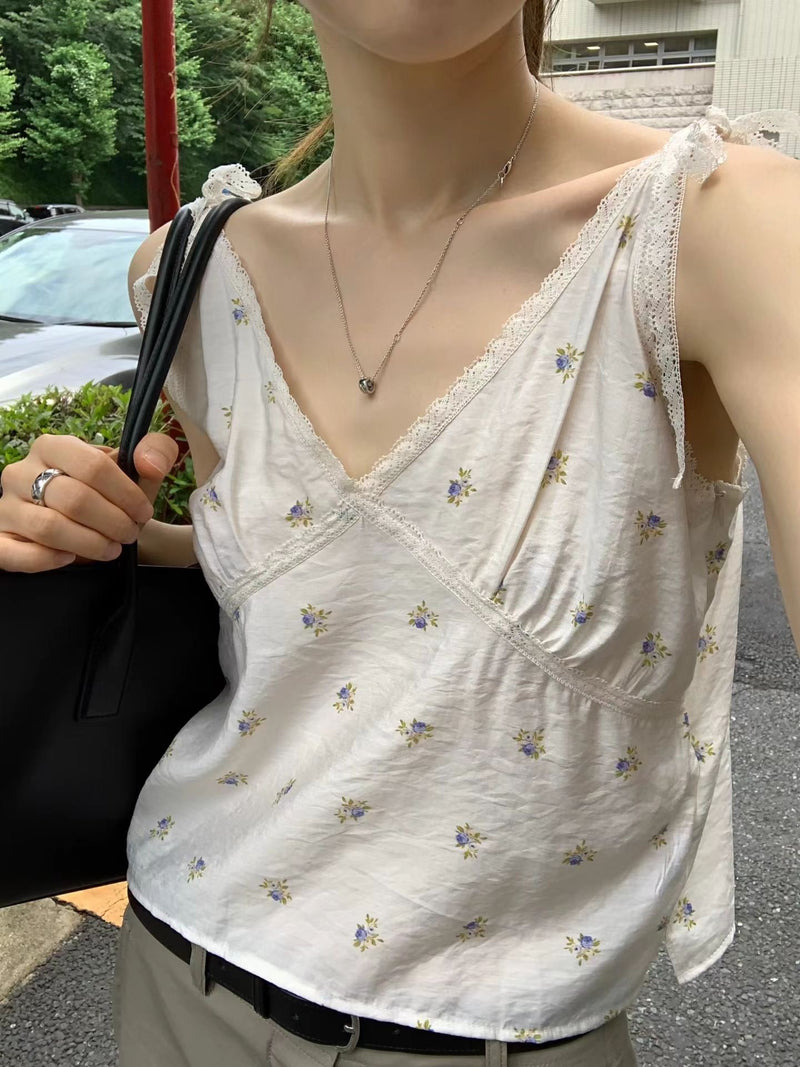 Forming lace blouse