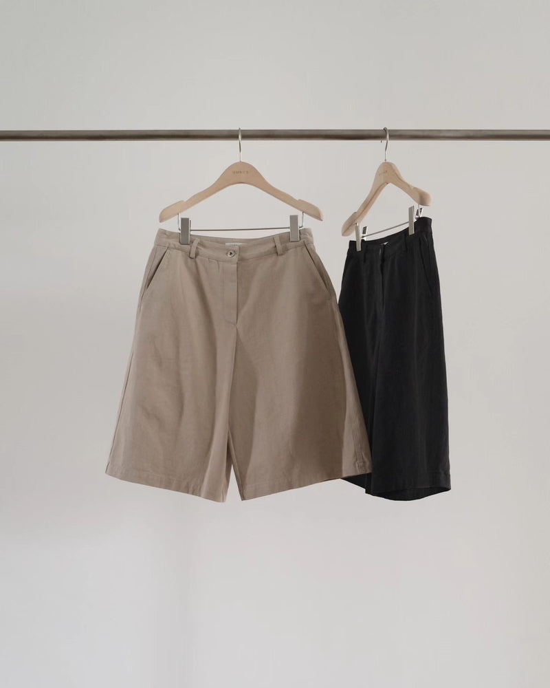 Wide bermuda pants