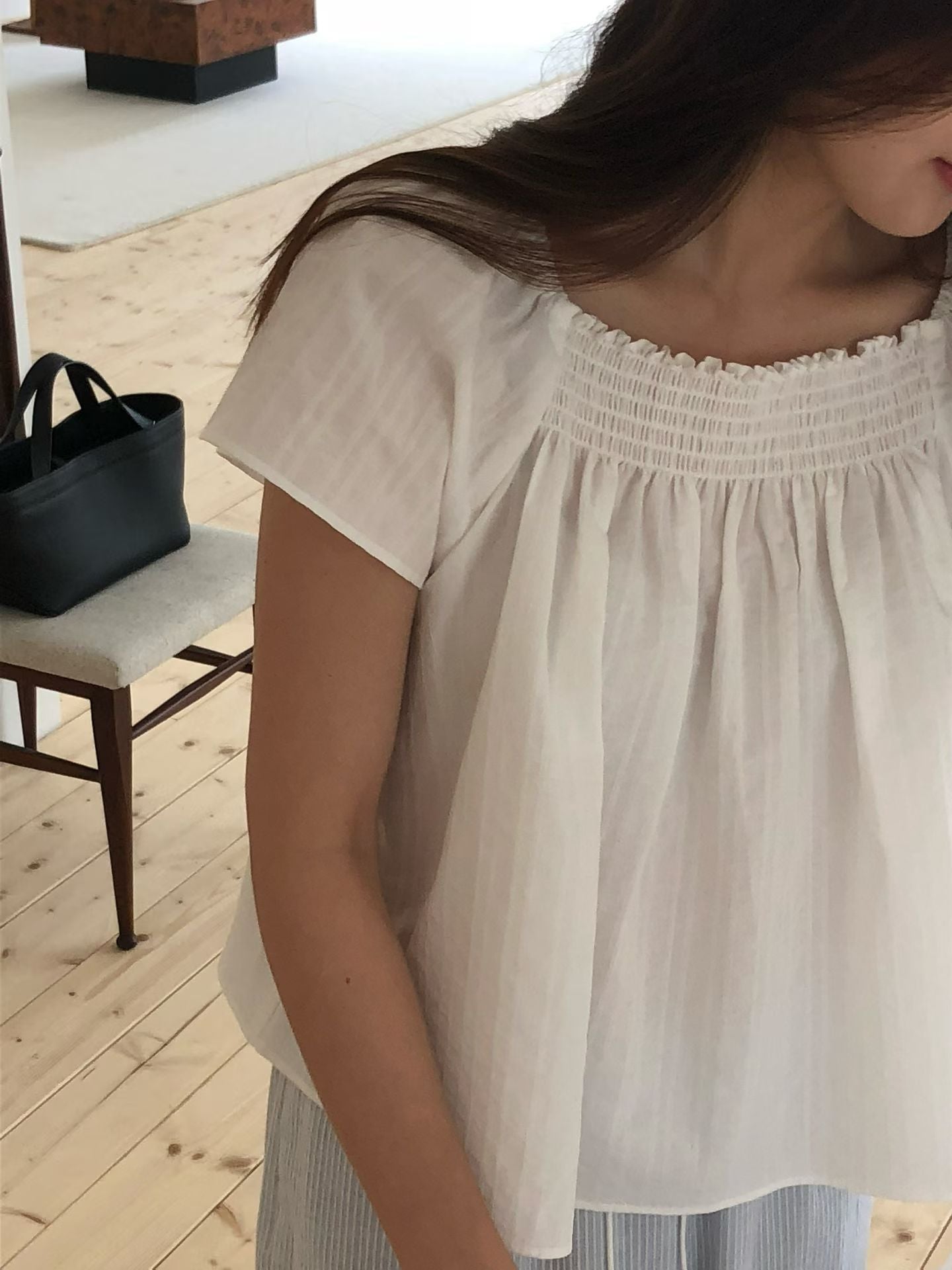 Shell shrring blouse
