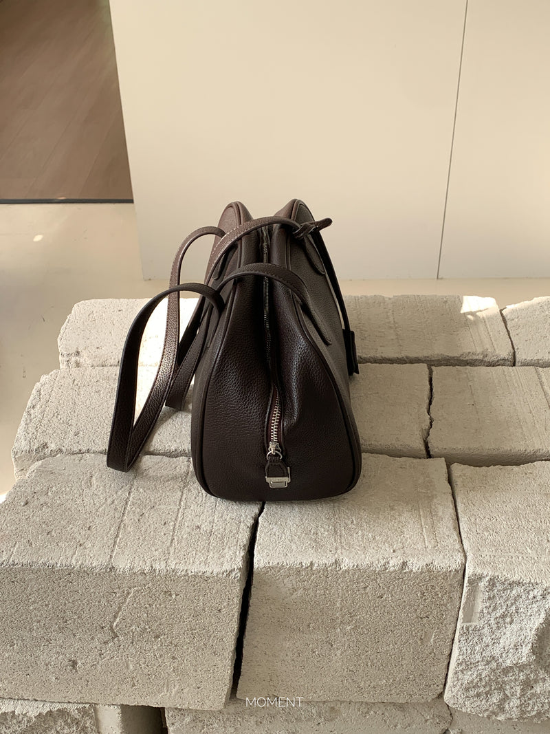 Bow shoulder bag