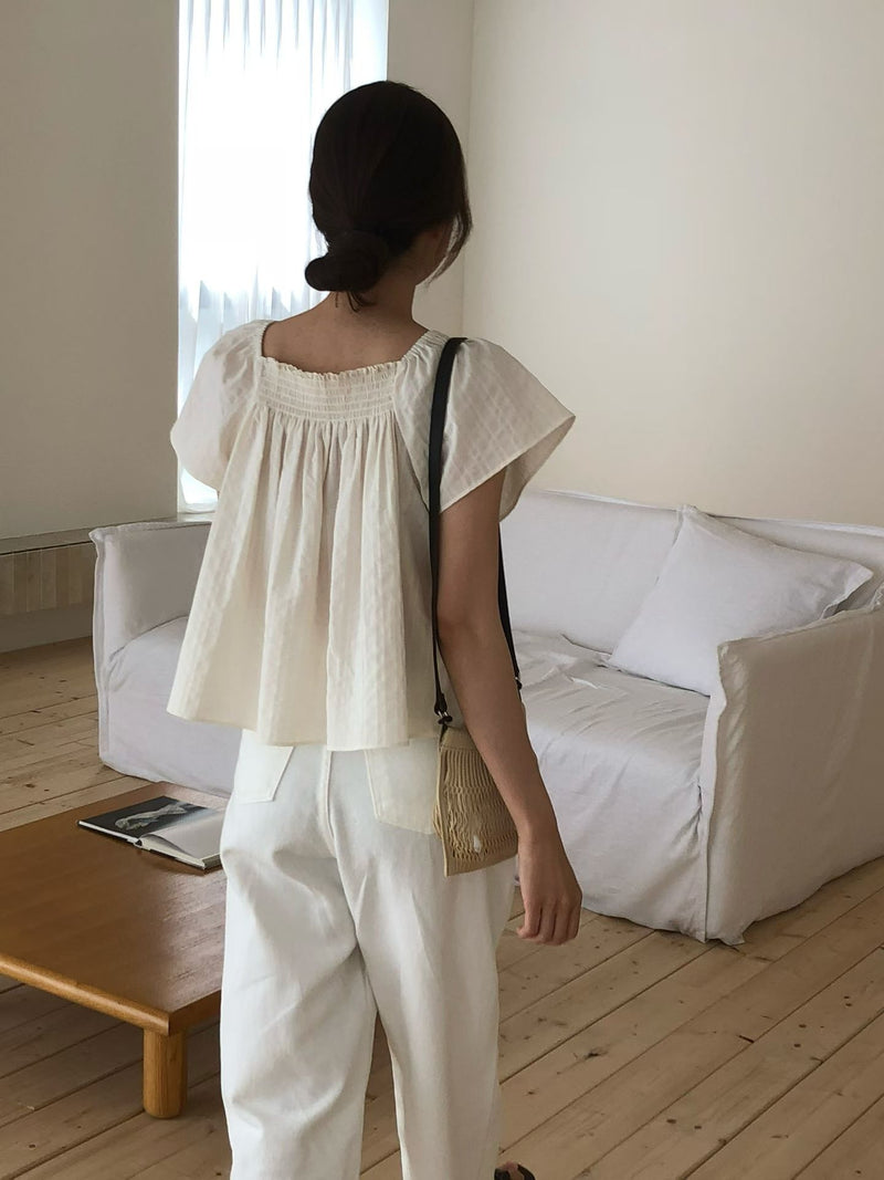 Shell shrring blouse