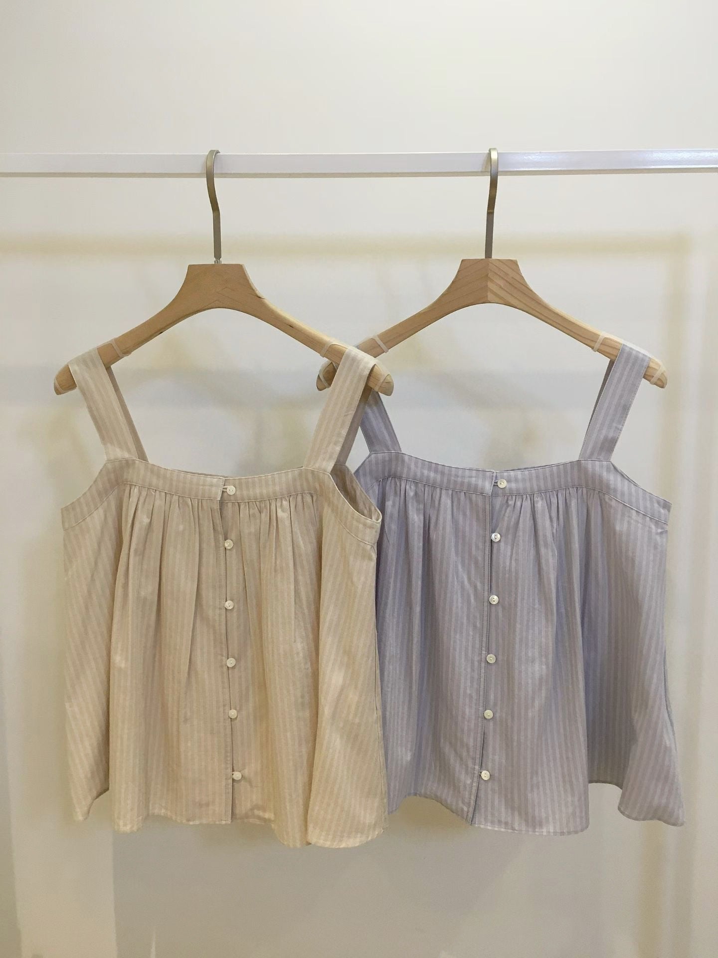 Pintuck flare stripe blouse
