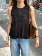 Round pleats sleeveless