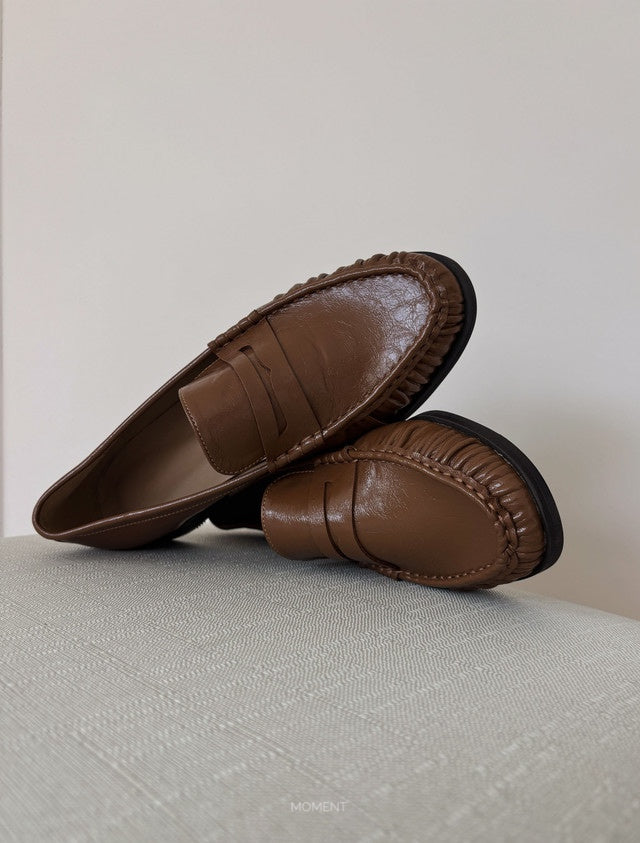 Glossy penny loafer