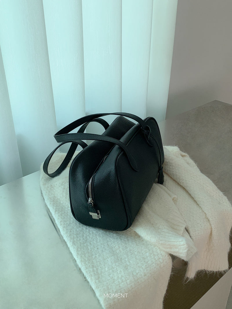 Bow shoulder bag