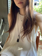 Round pleats sleeveless