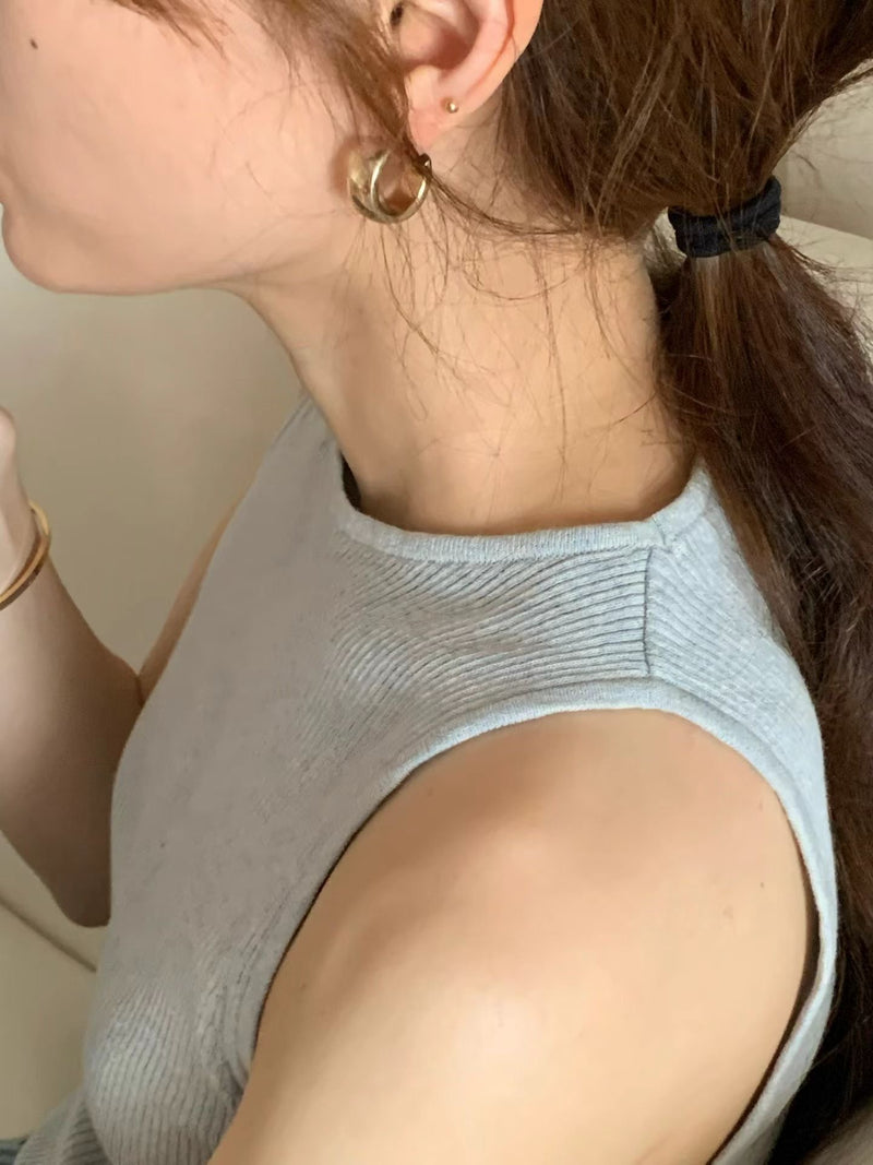 Low knit sleeveless
