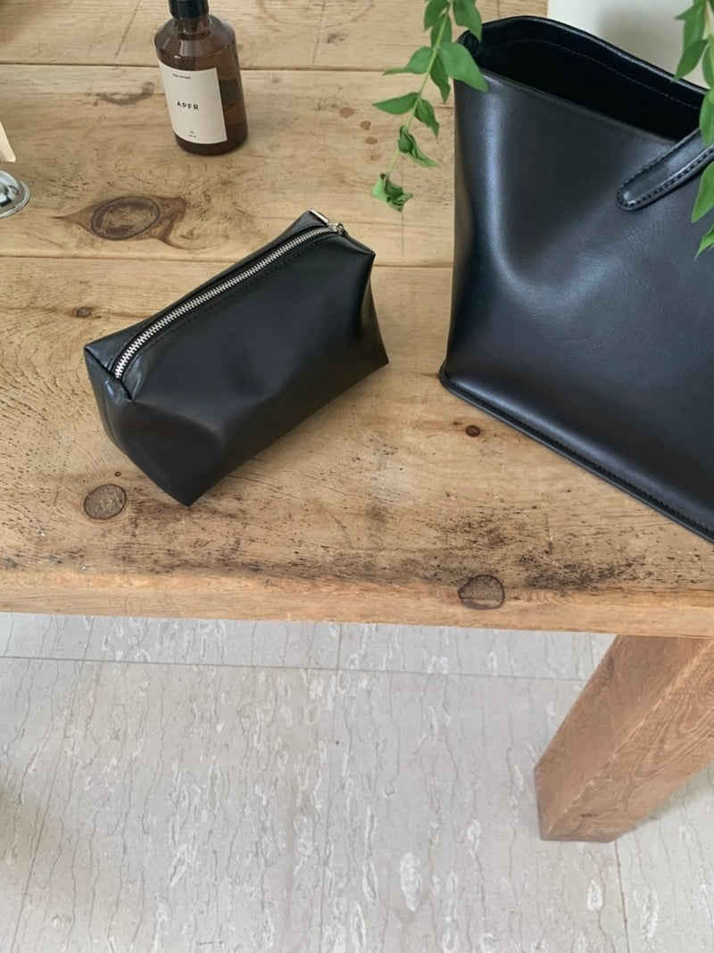Leather bucket tote