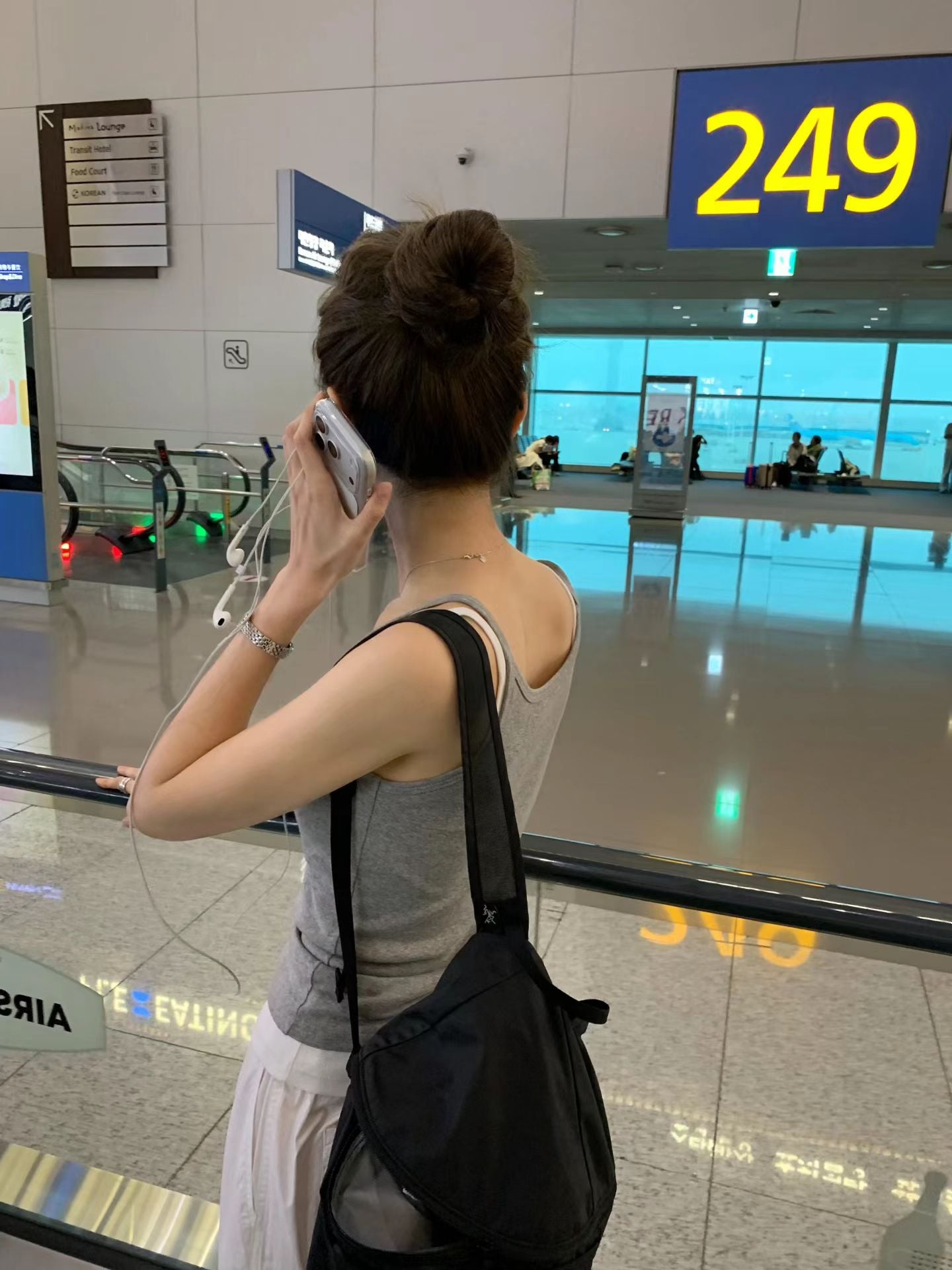Clean sleeveless