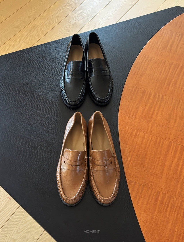 Glossy penny loafer