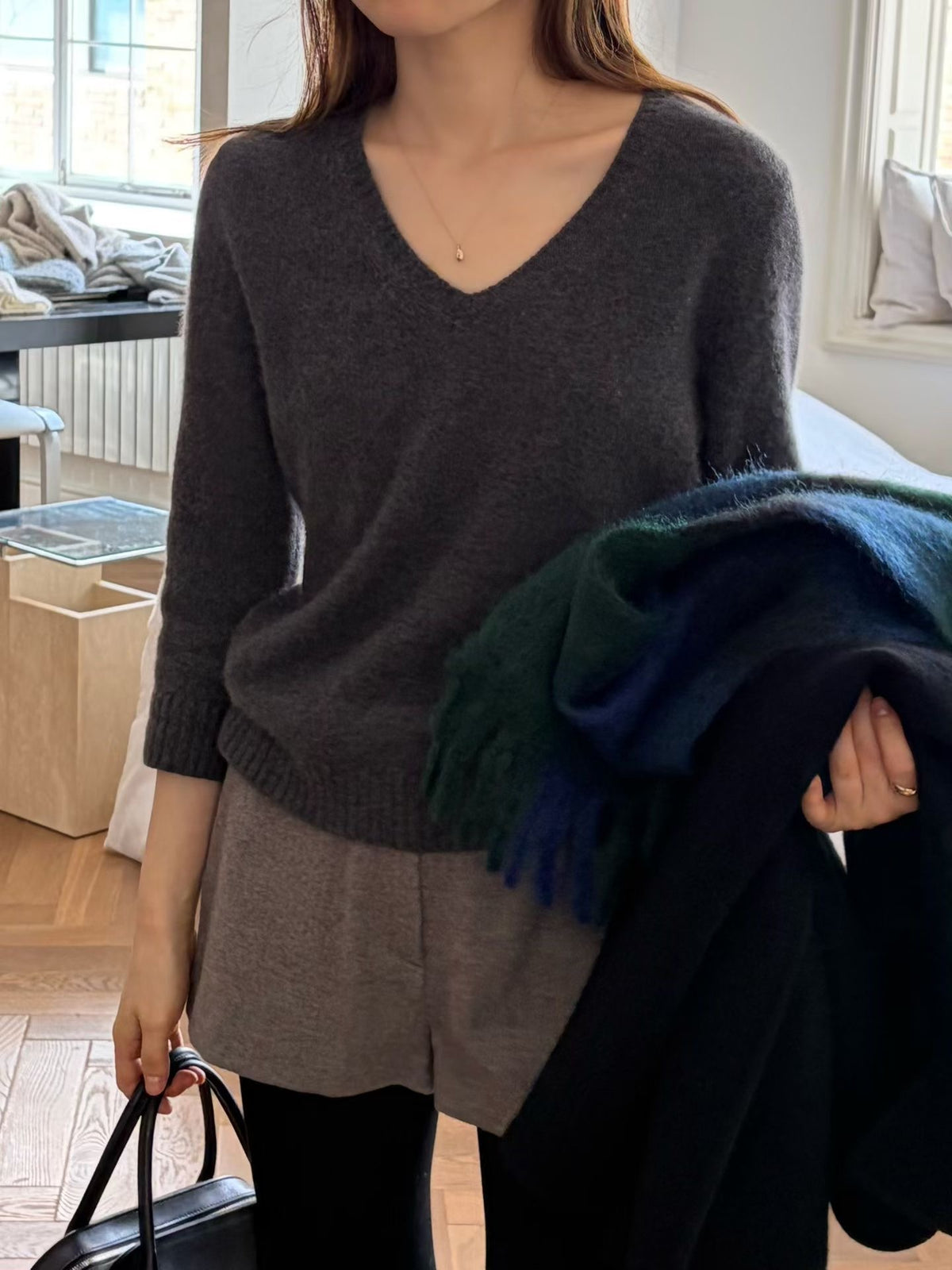 Luiet raccoon cashmere v knit