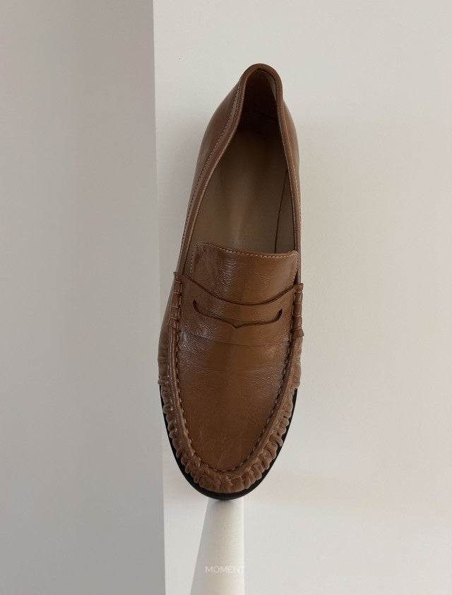 Glossy penny loafer