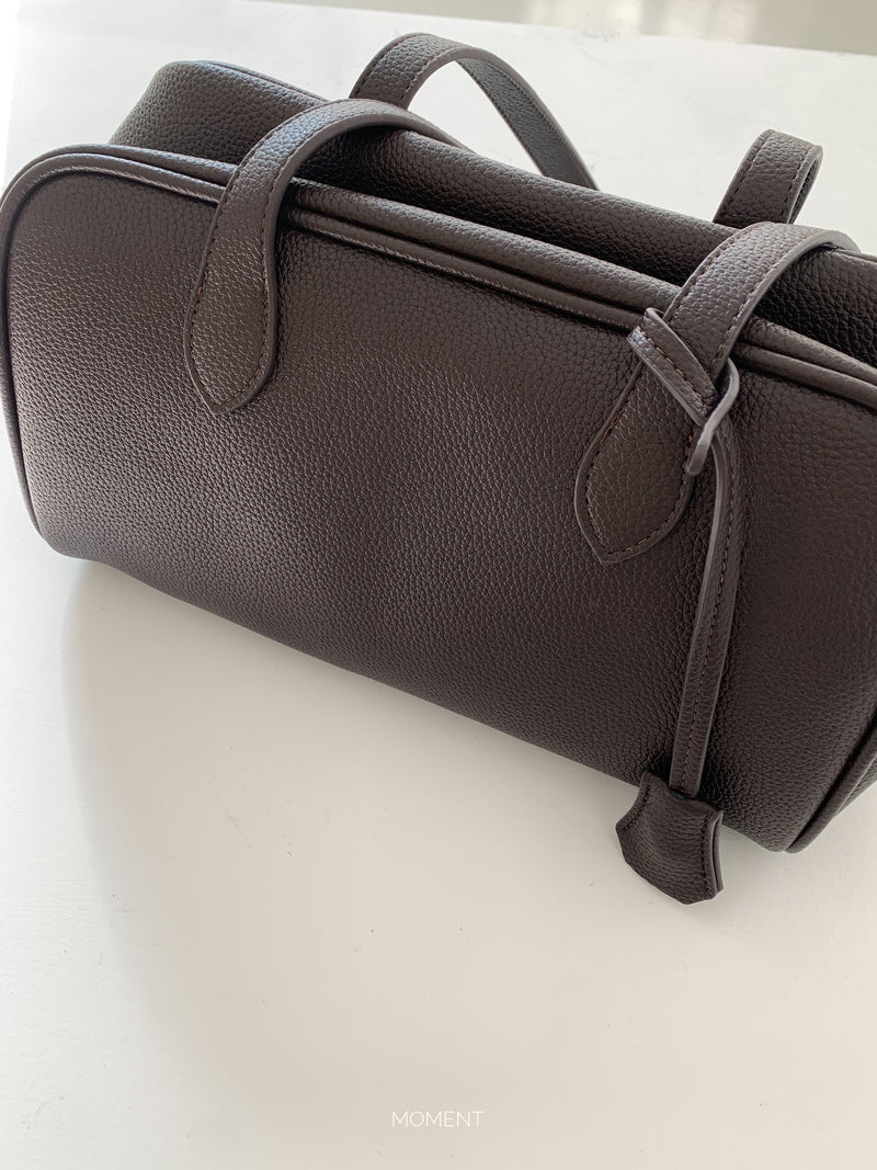 Bow shoulder bag