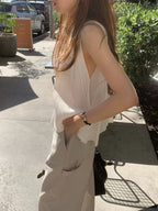 Round pleats sleeveless