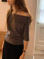 Le off-shoulder tee