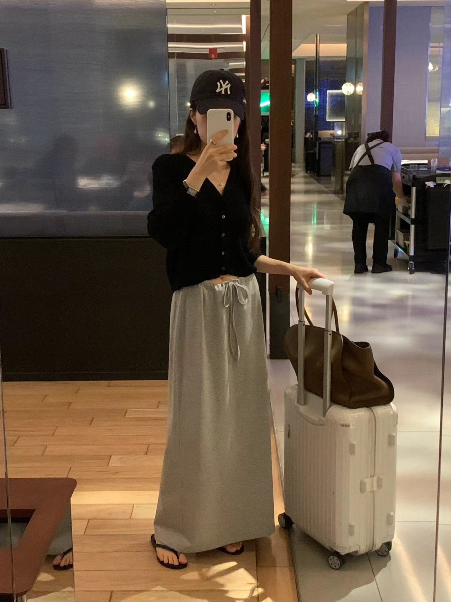 Ecru golgi v cardigan