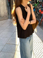 Round pleats sleeveless