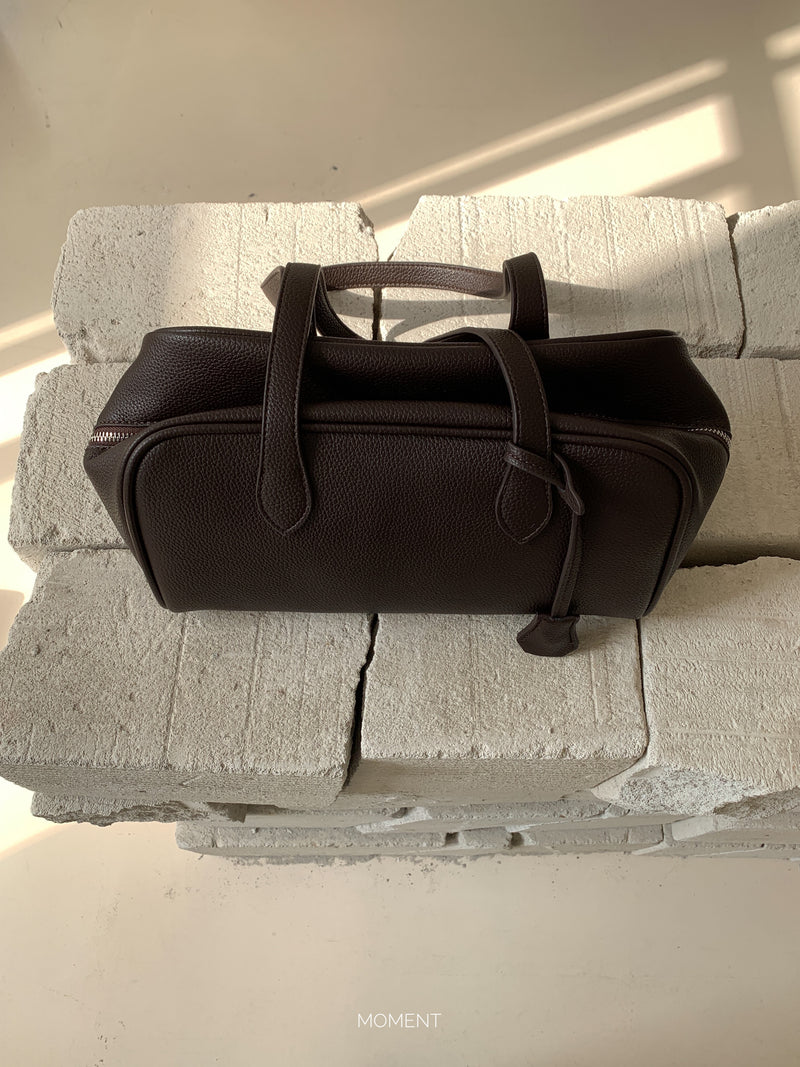 Bow shoulder bag