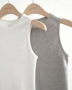 Lady sleeveless tee