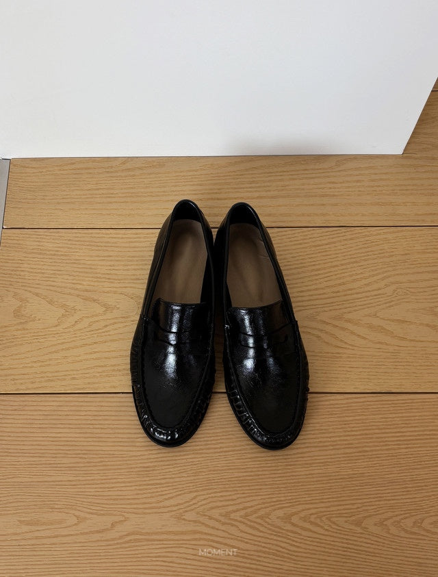 Glossy penny loafer