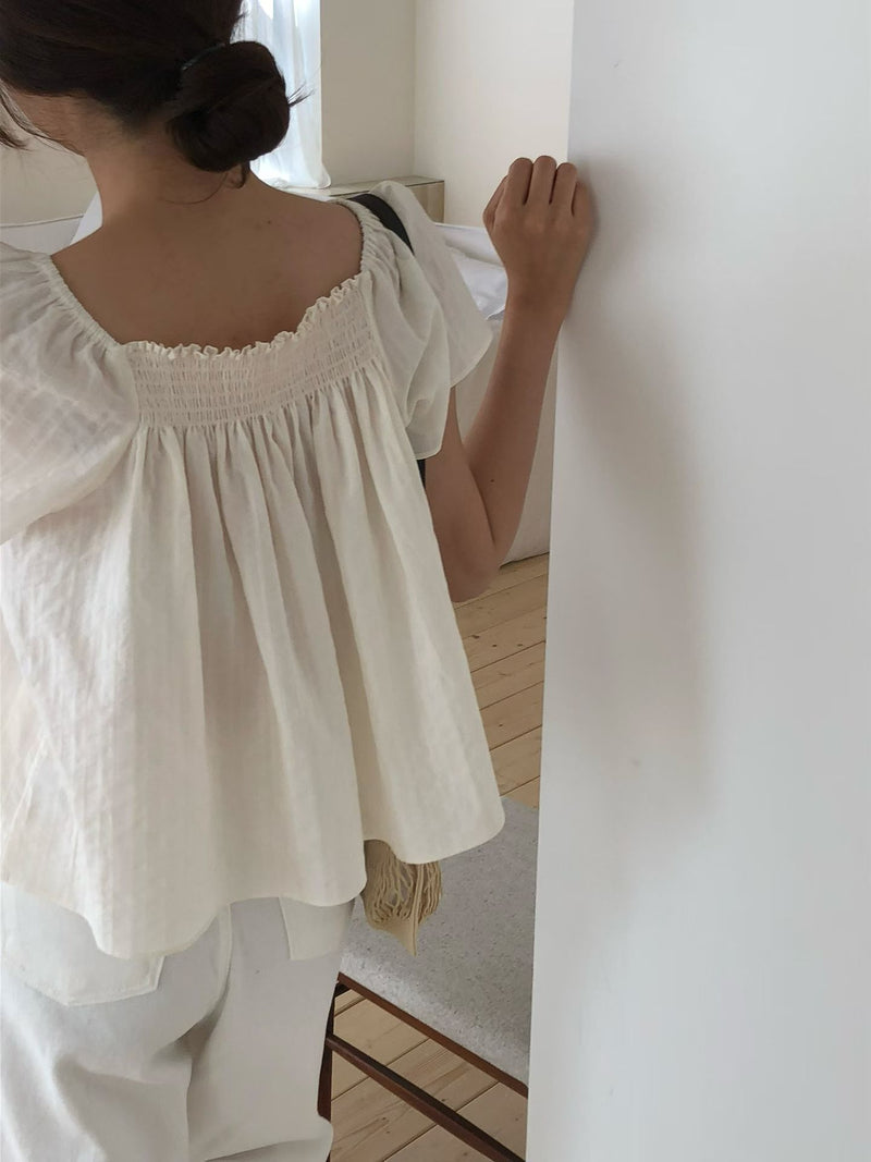 Shell shrring blouse
