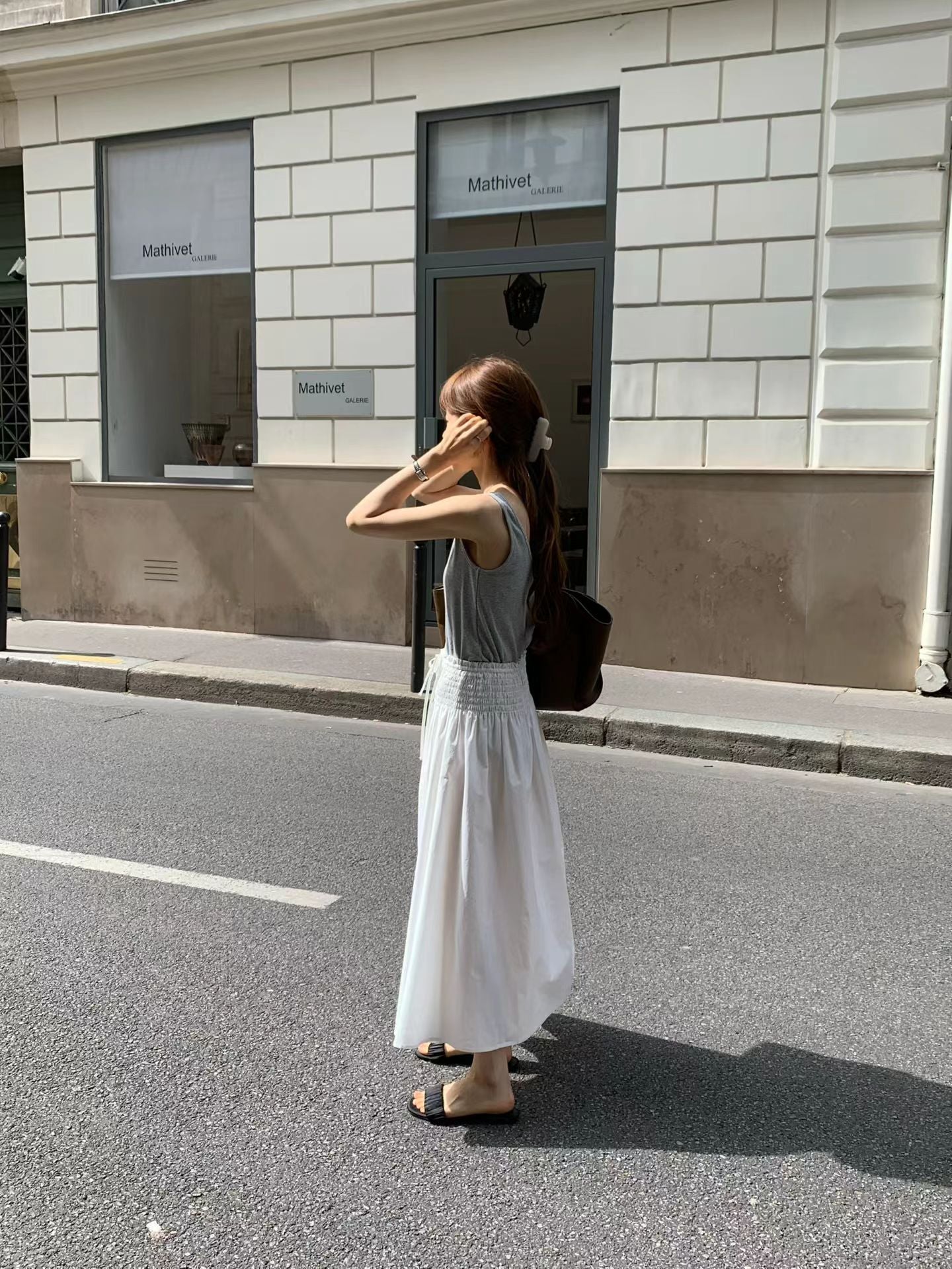 U neck sleeveless tee