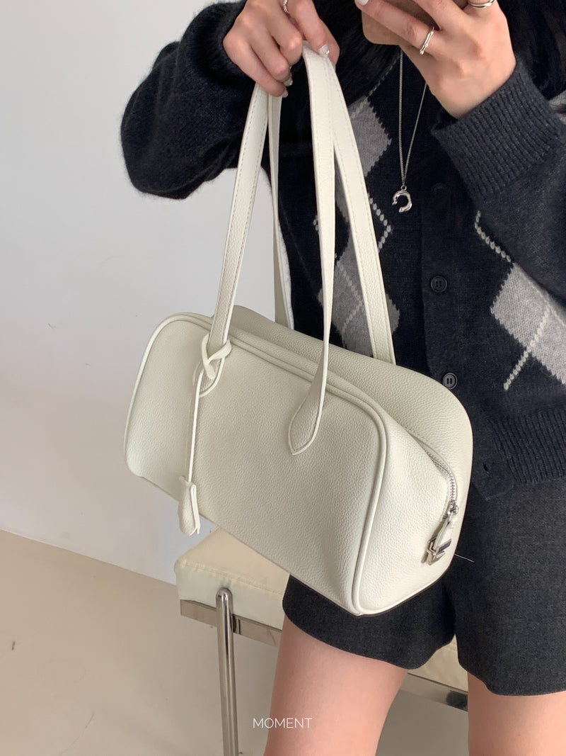 Bow shoulder bag