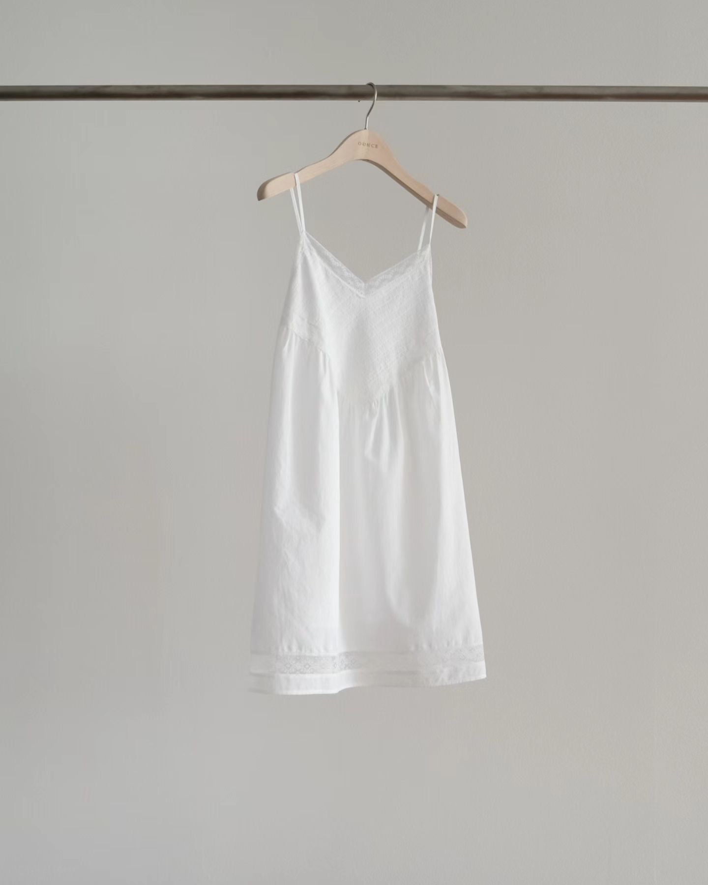 Mono v lace onepiece