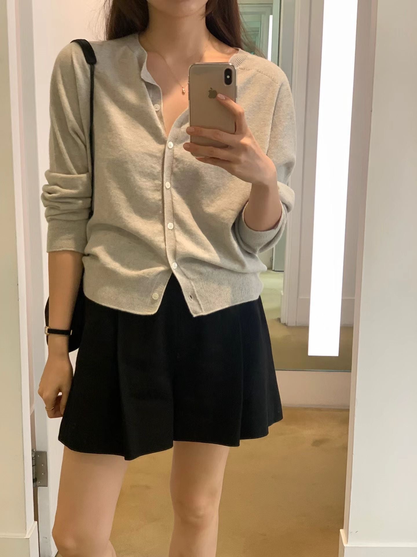 Round wholegarment cardigan