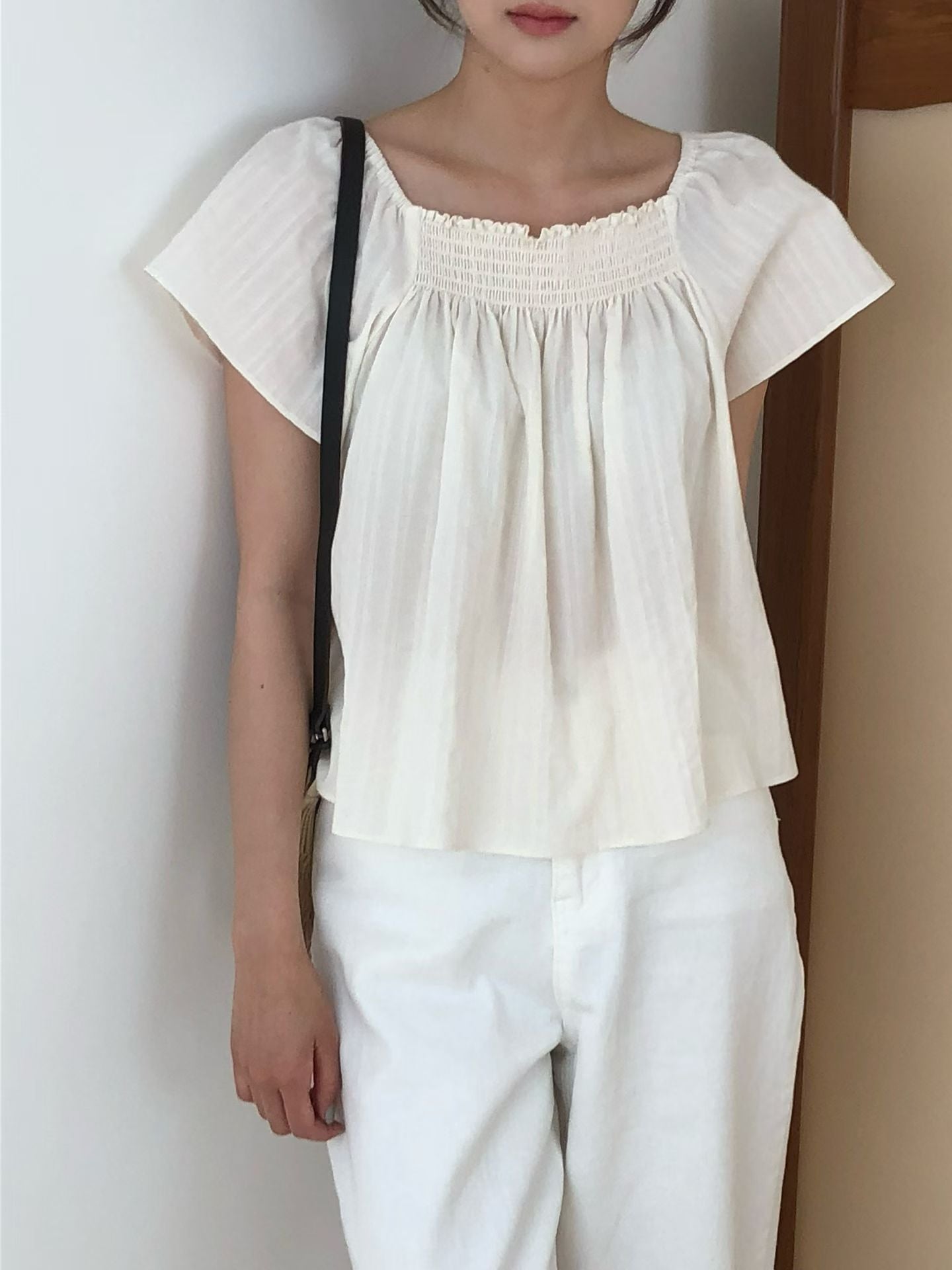 Shell shrring blouse