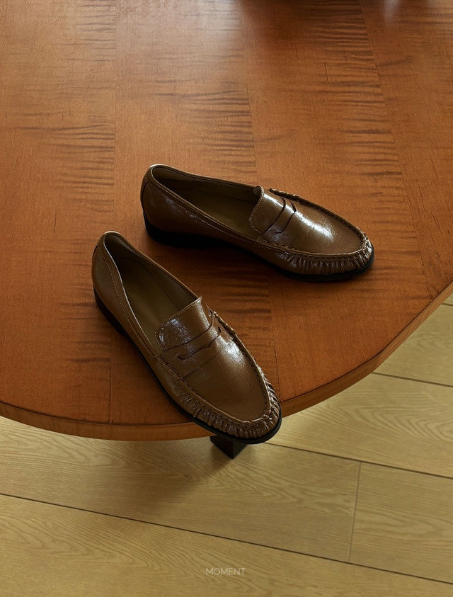 Glossy penny loafer