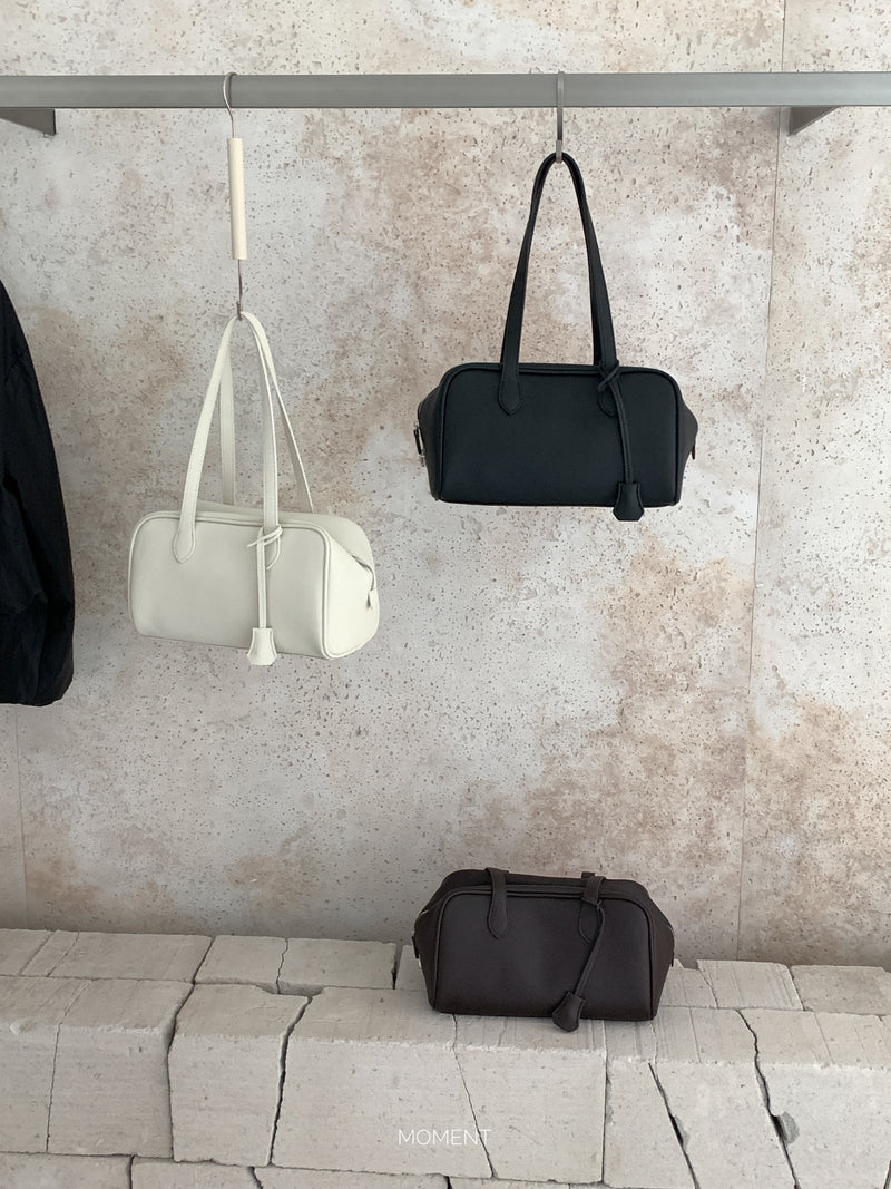 Bow shoulder bag
