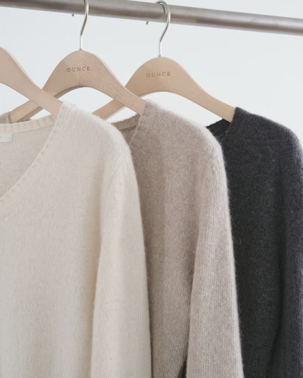 Luiet raccoon cashmere v knit