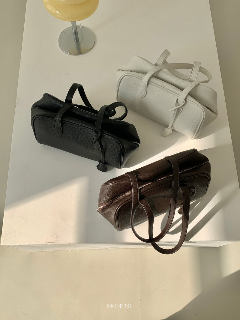 Bow shoulder bag