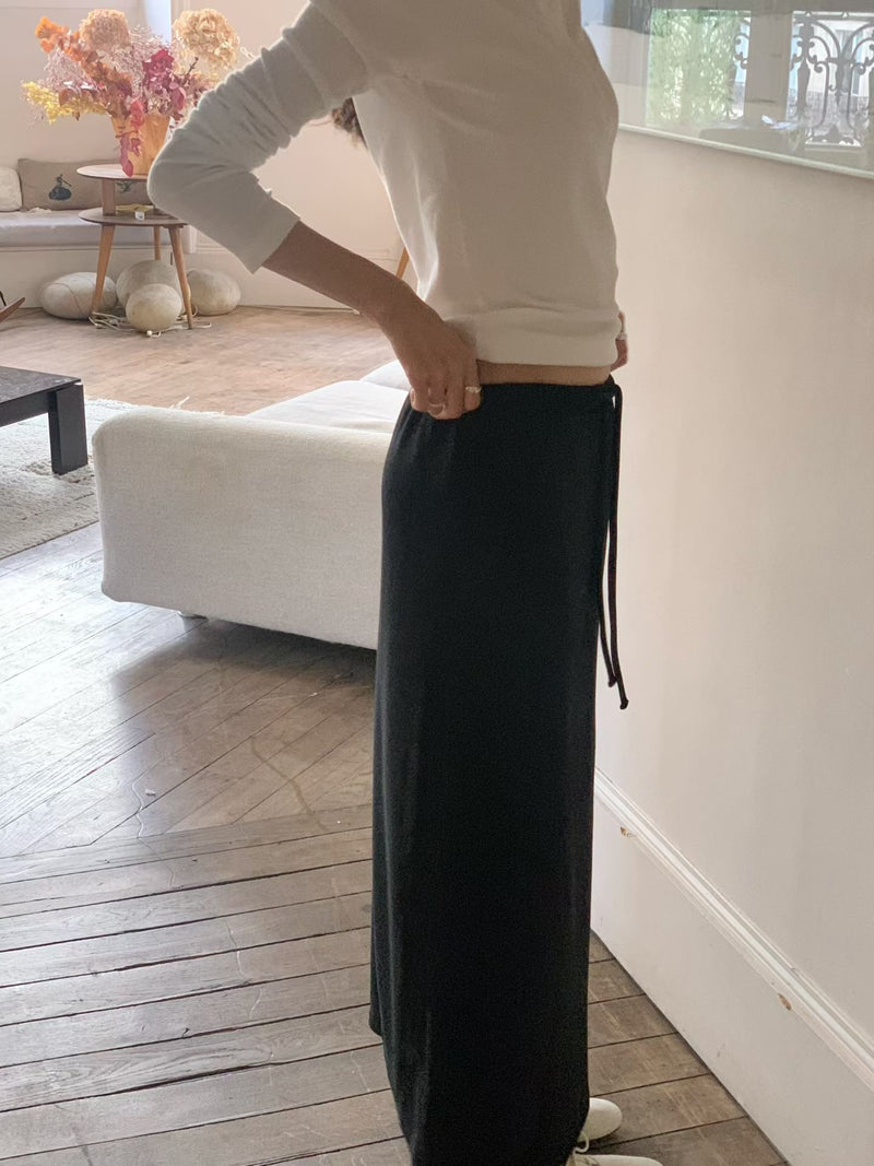 Move string skirt