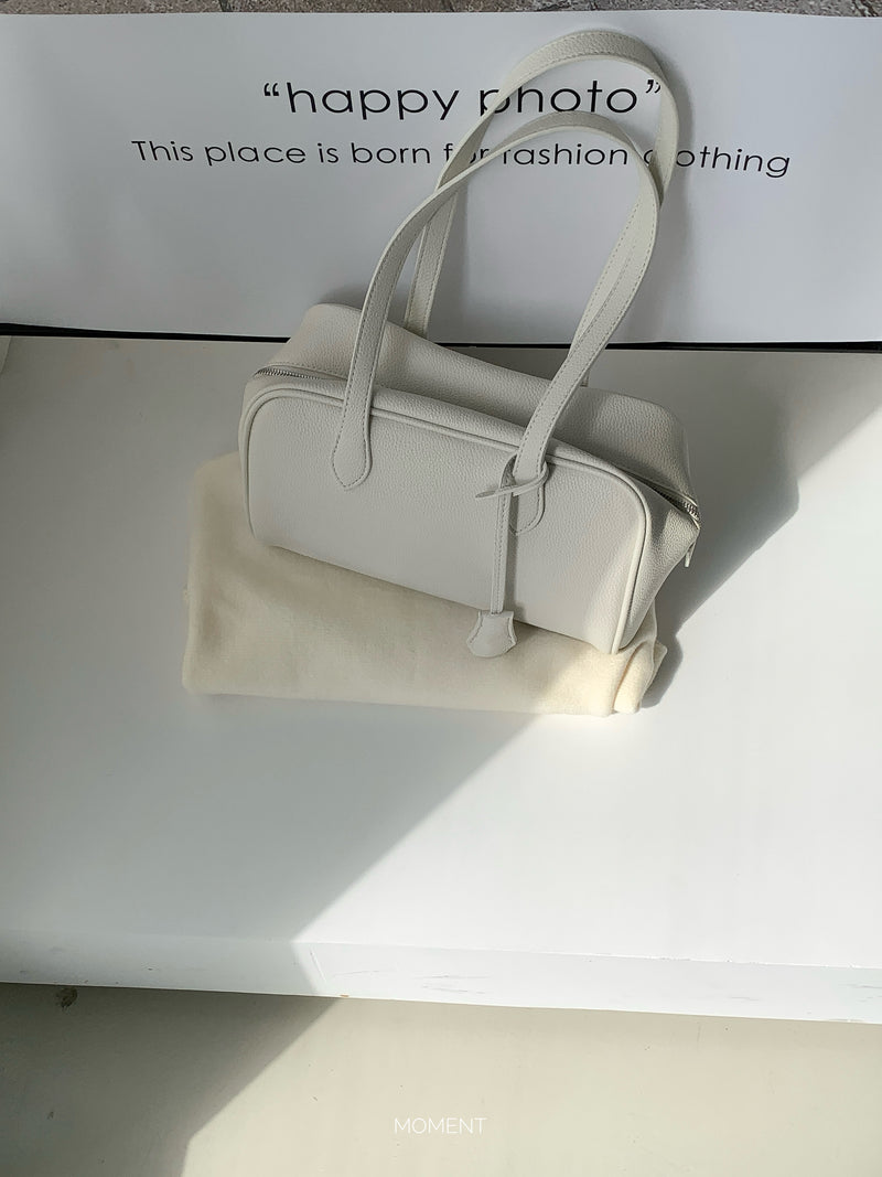 Bow shoulder bag
