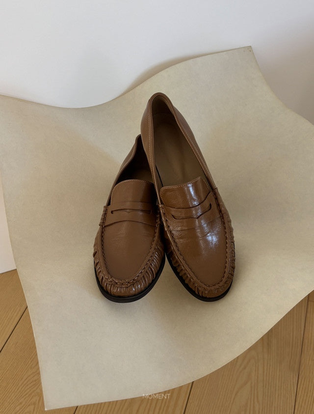 Glossy penny loafer