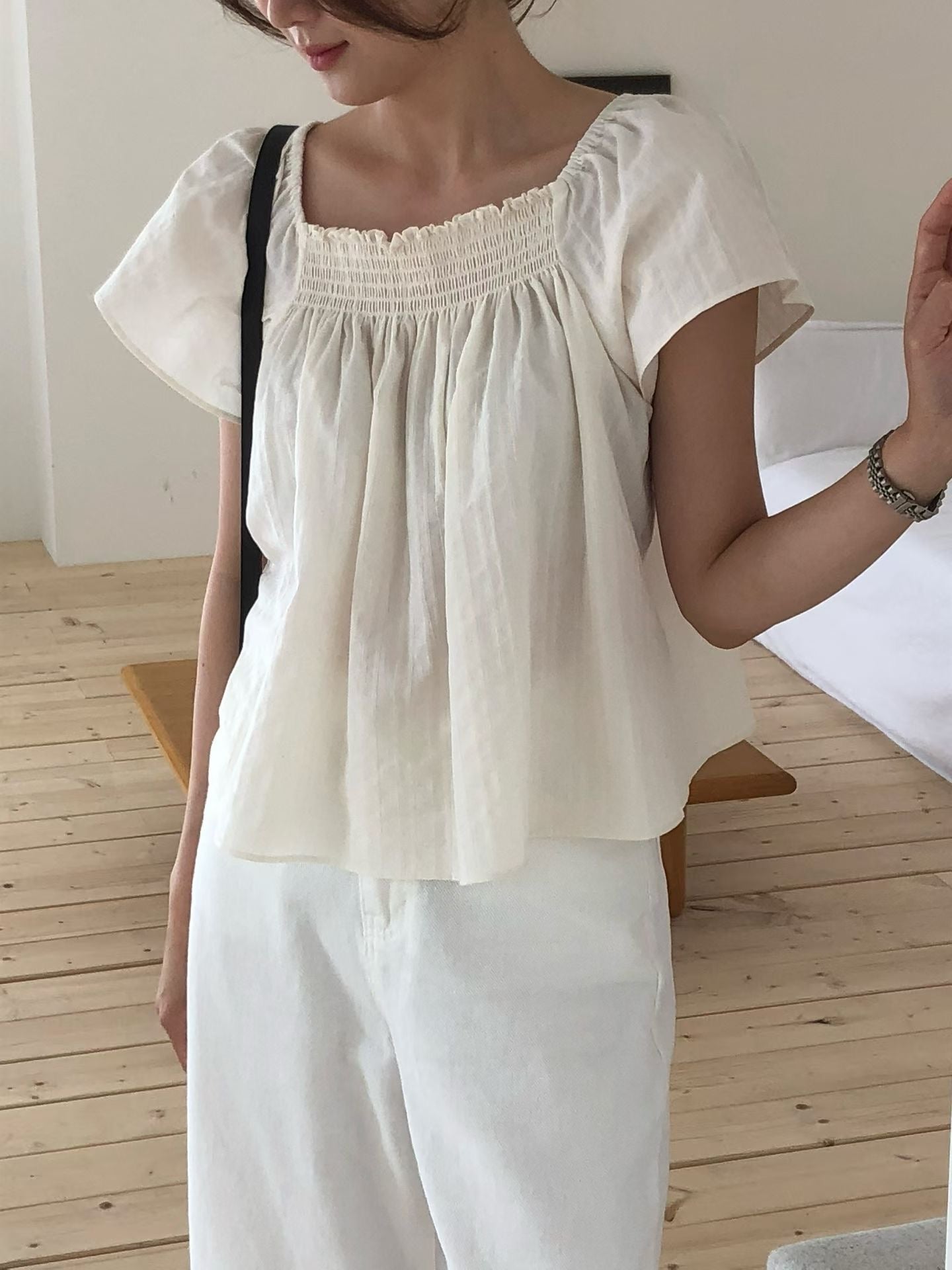 Shell shrring blouse