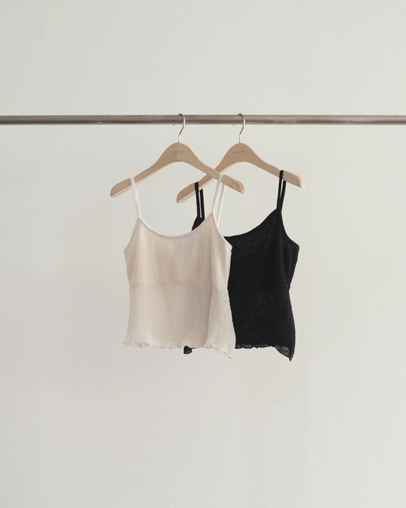 Pleats sleeveless