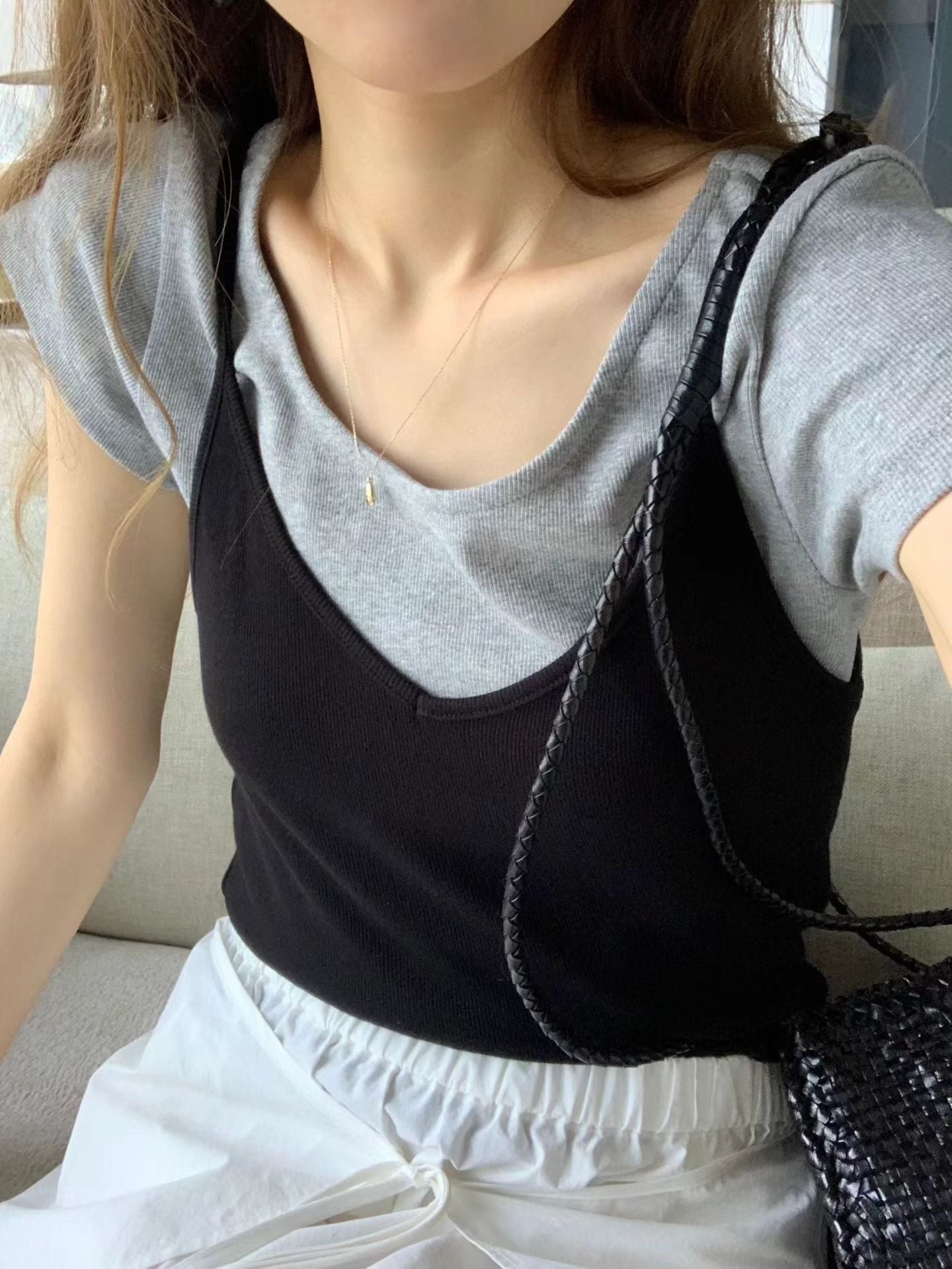 Golgi curve u-neck tee